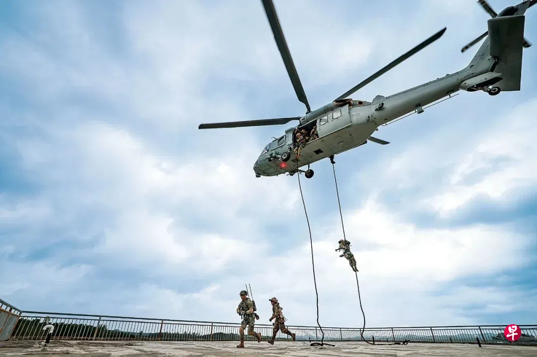 中白空降兵联训 检验两军联合反恐作战能力