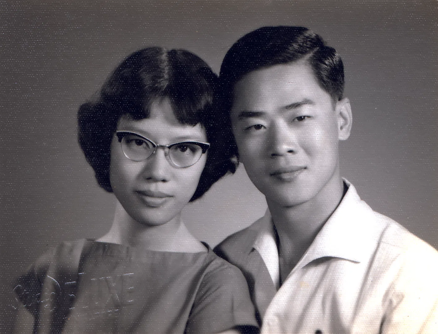 艺坛夫妻档蔡名智（右）与李文彦携手走过60年。（蔡扬提供）