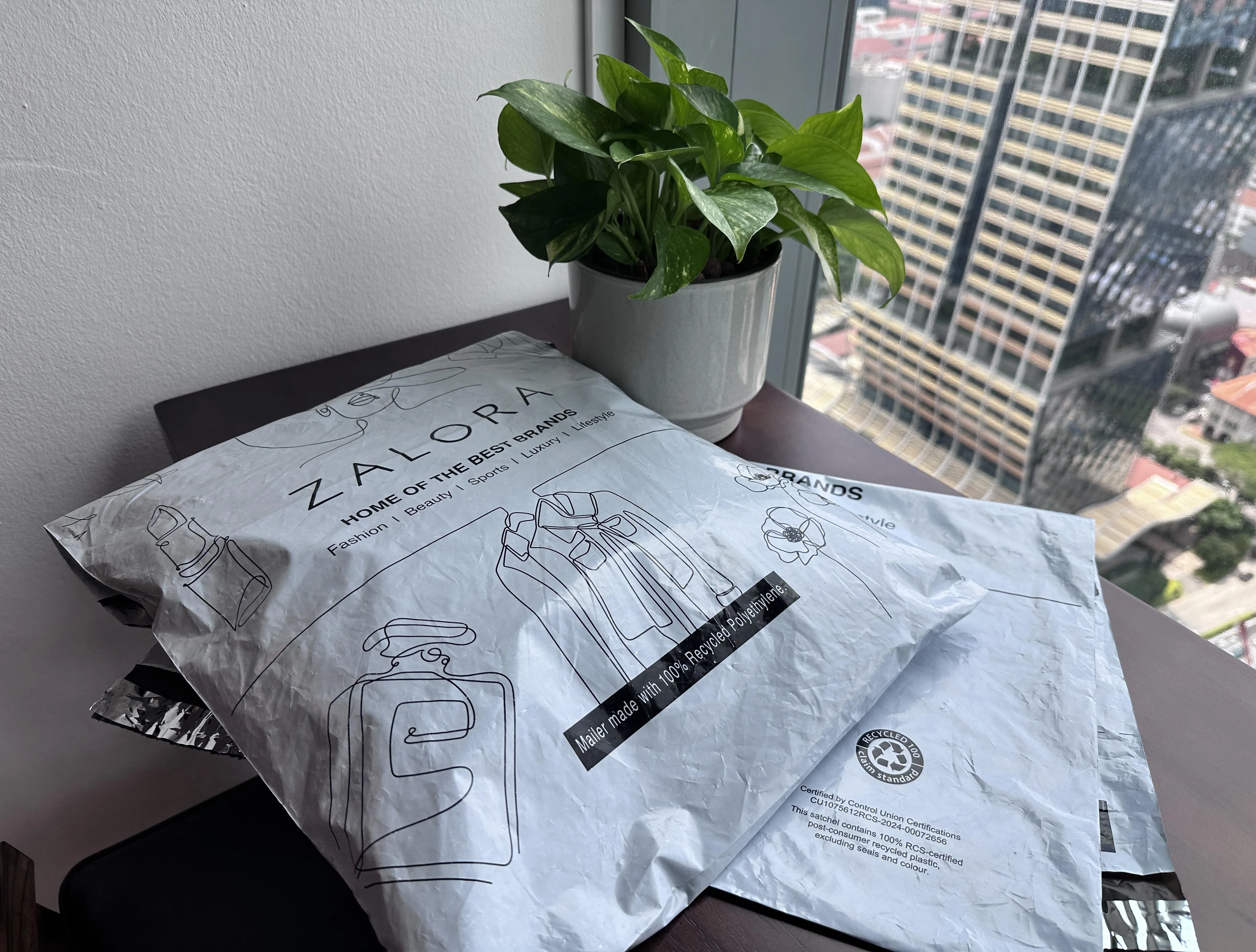 电商平台ZAROLA使用的快递袋，质料已从80%可回收聚乙烯进阶到100%。（ZAROLA提供）
