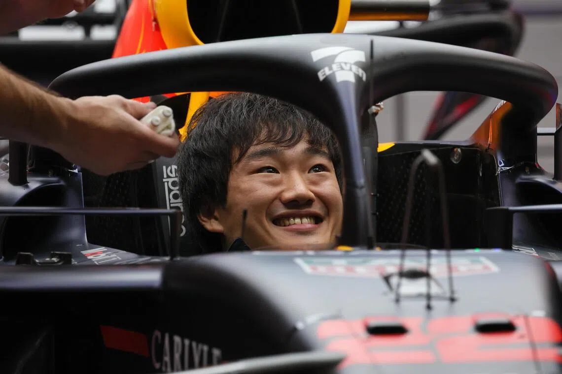 不知道红牛车手角田裕毅因为什么事笑得那么开心？（张俊杰摄）