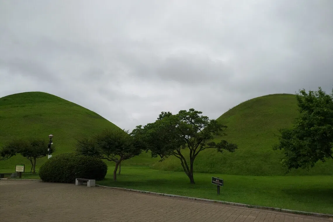 大陵苑的陵墓小丘。（小黛摄）