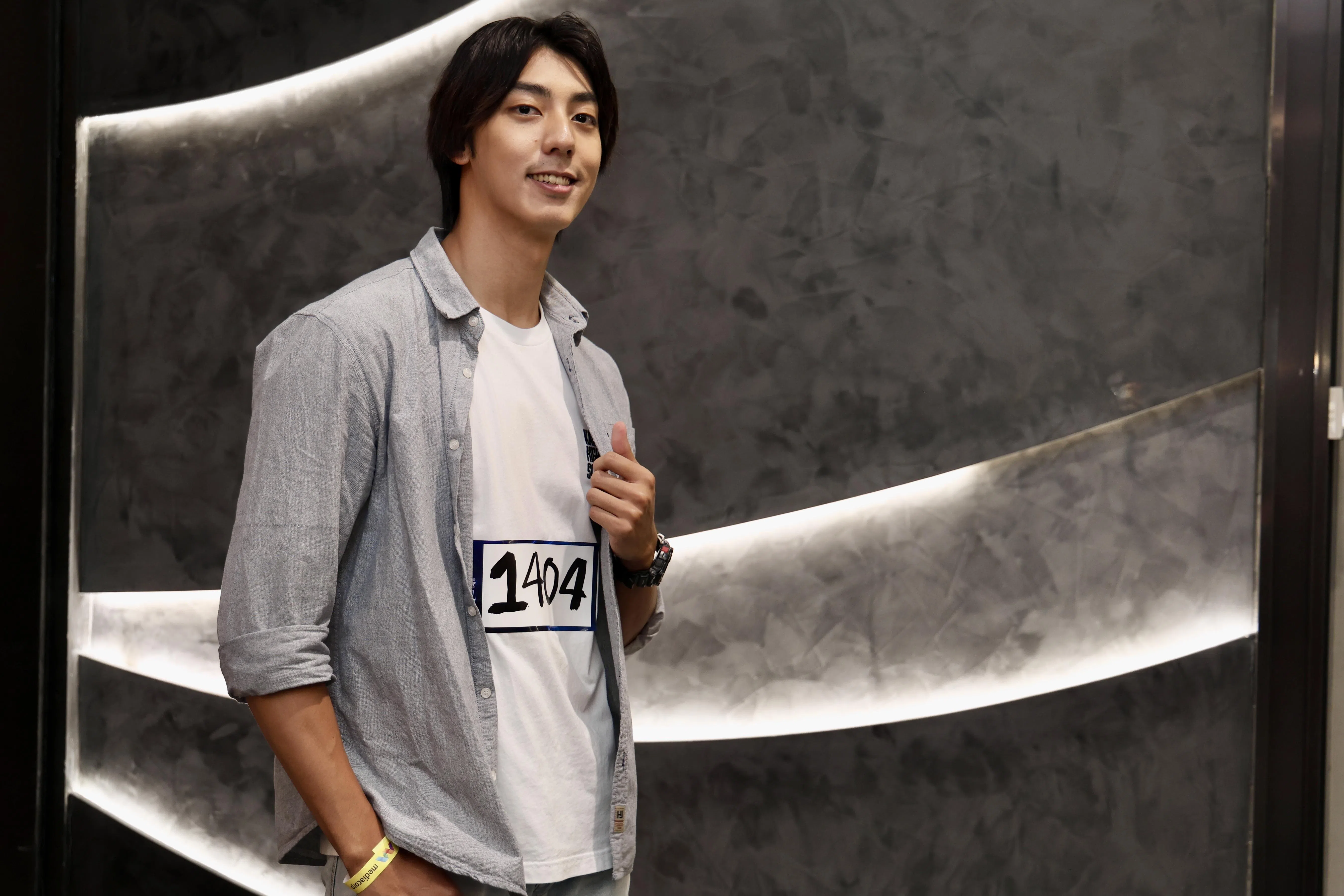 仲伟杰想在从事农业发展行业前一圆表演梦。（郑一鸣摄）