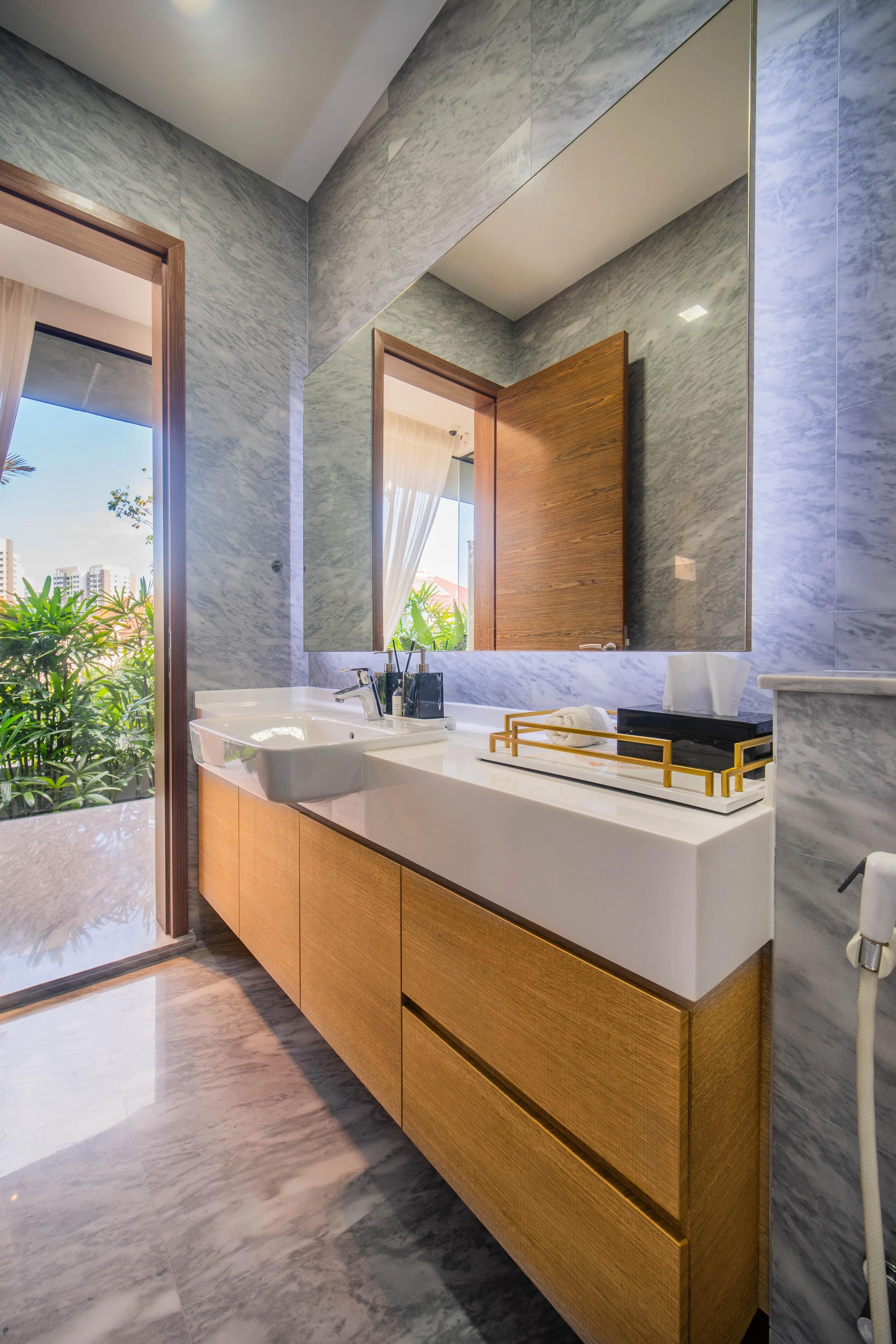 主卧室的浴室设计风格高雅。（陈秀环提供）