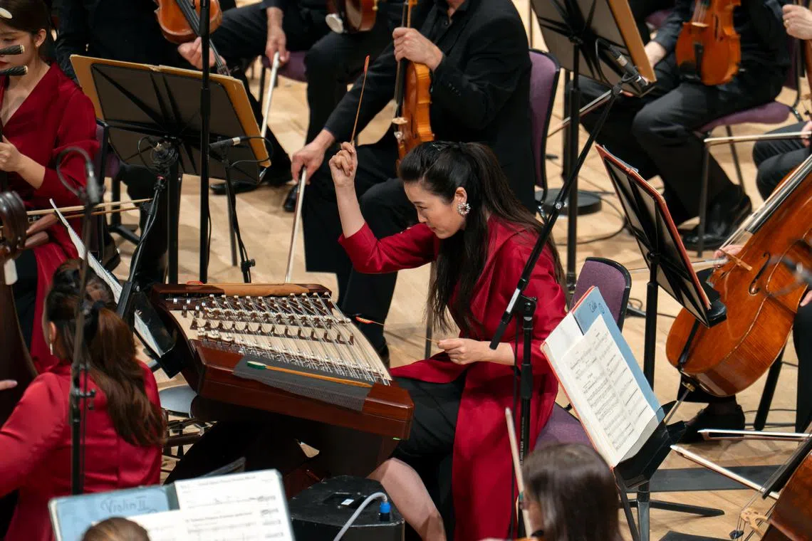 扬琴演奏家马欢说，这次出访演奏《图画展览会》，对于当地的音乐家来说，也像是一场“乐器展览会”。（哈雷管弦乐团提供）