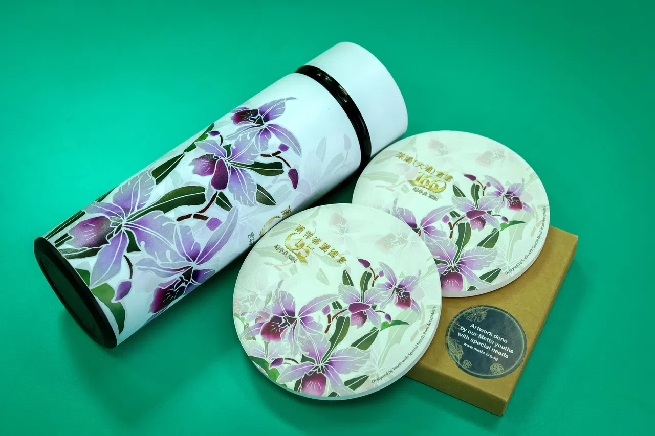 联欢晚宴伴手礼由慈光学校的特需学生参与设计，为活动带来另一层公益意义。（龙国雄摄）