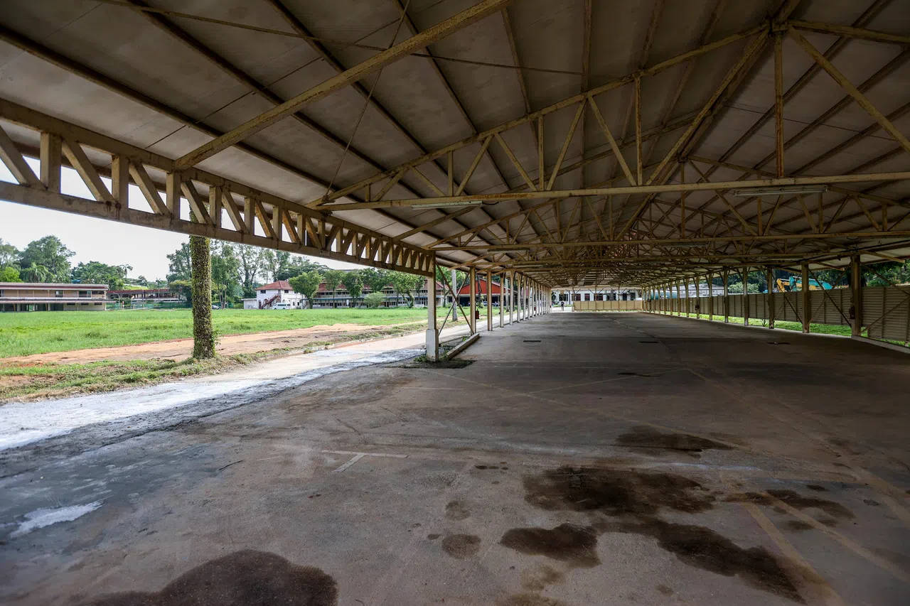 位于快乐山旧警察学院的旧训练舍部分结构将获保留。（关俊威摄）