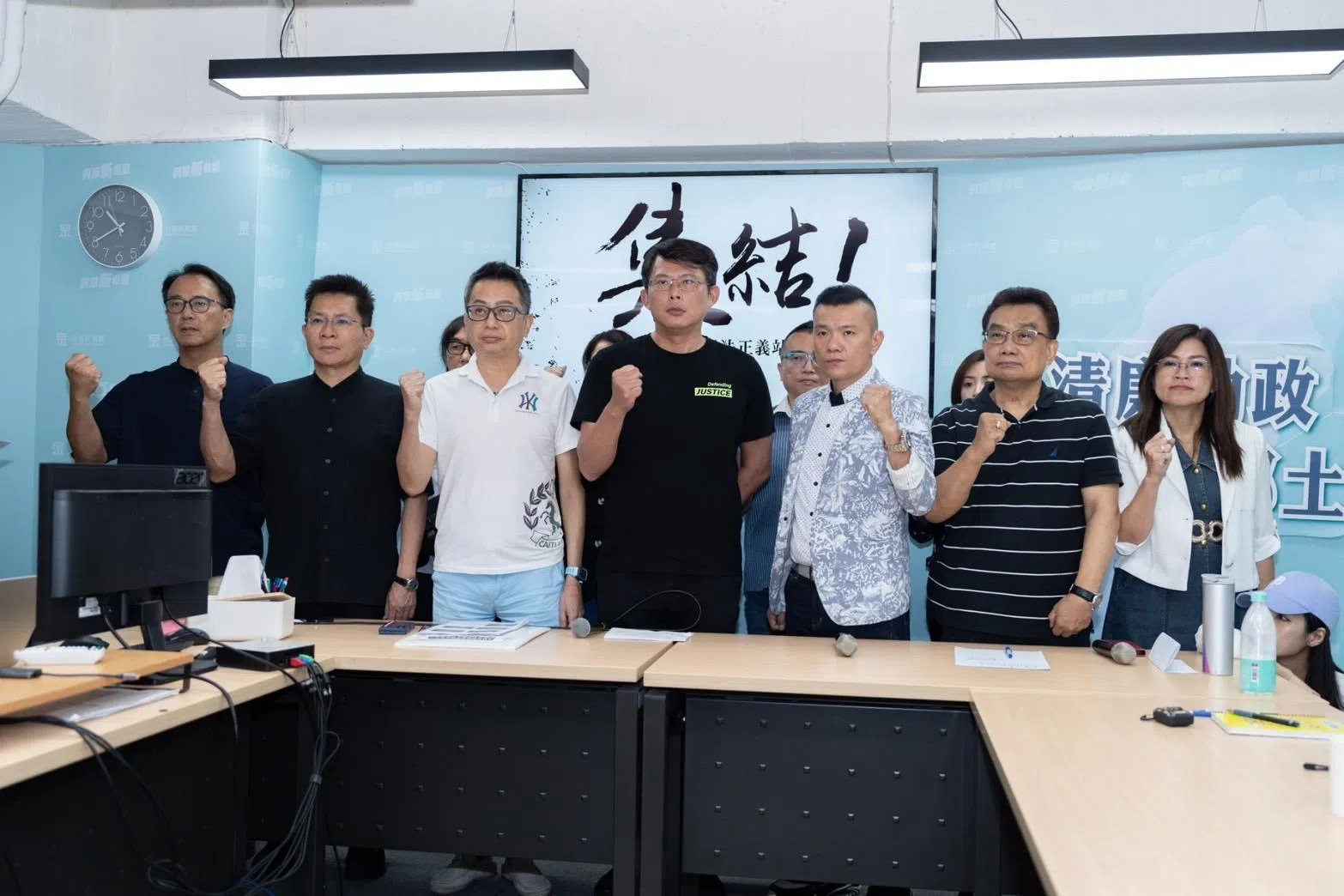 前台北市长、台湾民众党主席柯文哲涉入京华城弊案，9月5日被法院裁定羁押禁见。民众党中央紧急应变小组9月6日举办扩大会议，宣布全党将展开街头宣讲，诉求是司法要公正，以此声援柯文哲。 （台湾民众党提供）
