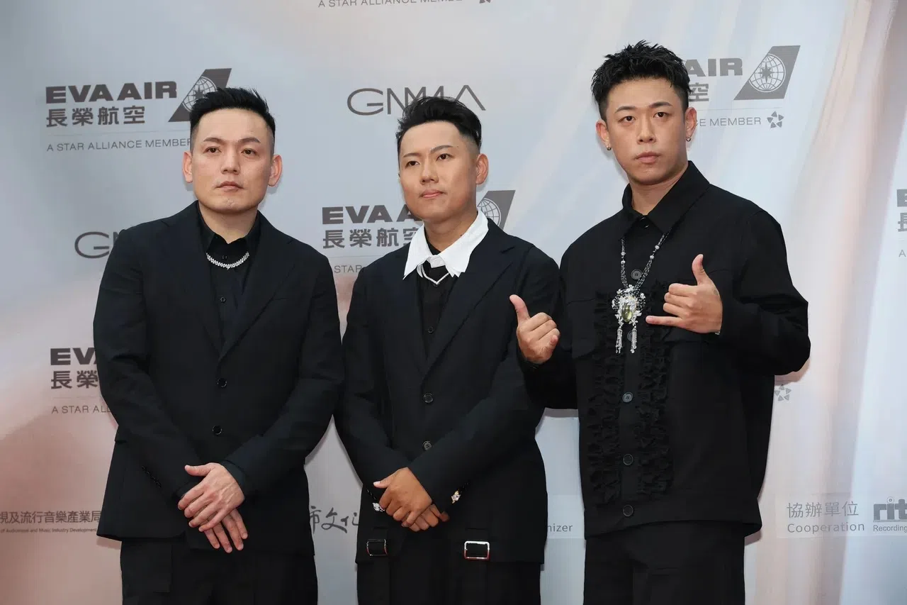 台湾夯团玖壹壹稍晚在南部有演出，现身10分钟即快闪离去。（互联网）