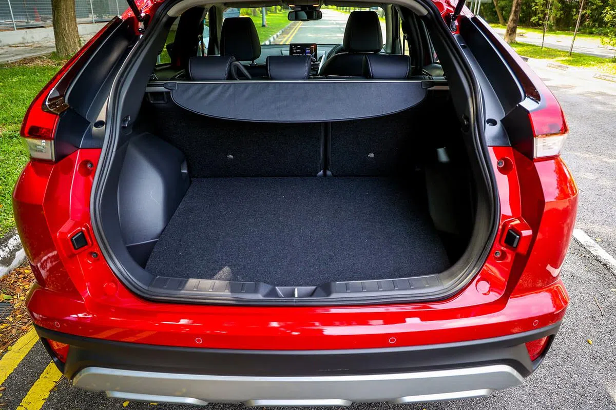 车子的行李厢容量有405升。