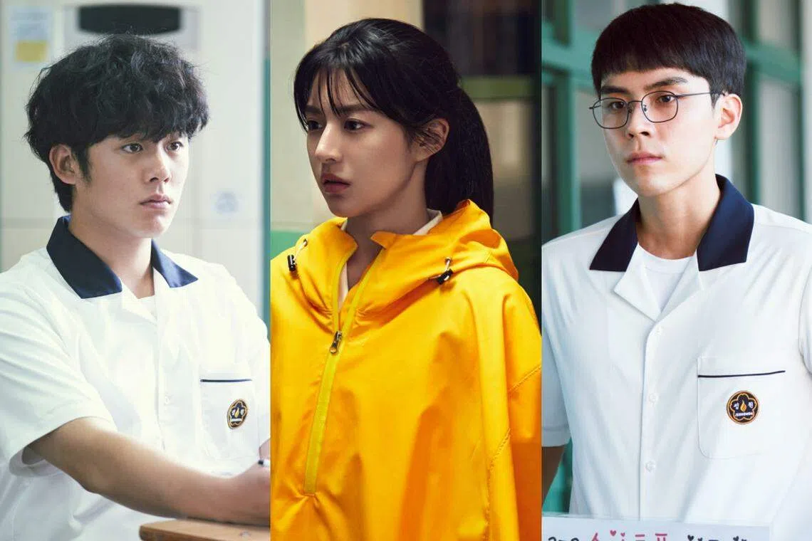 李正河（左起）、高允贞和金度勋和前辈演员拍戏虽然压力大但从中学到很多。（Disney+提供）