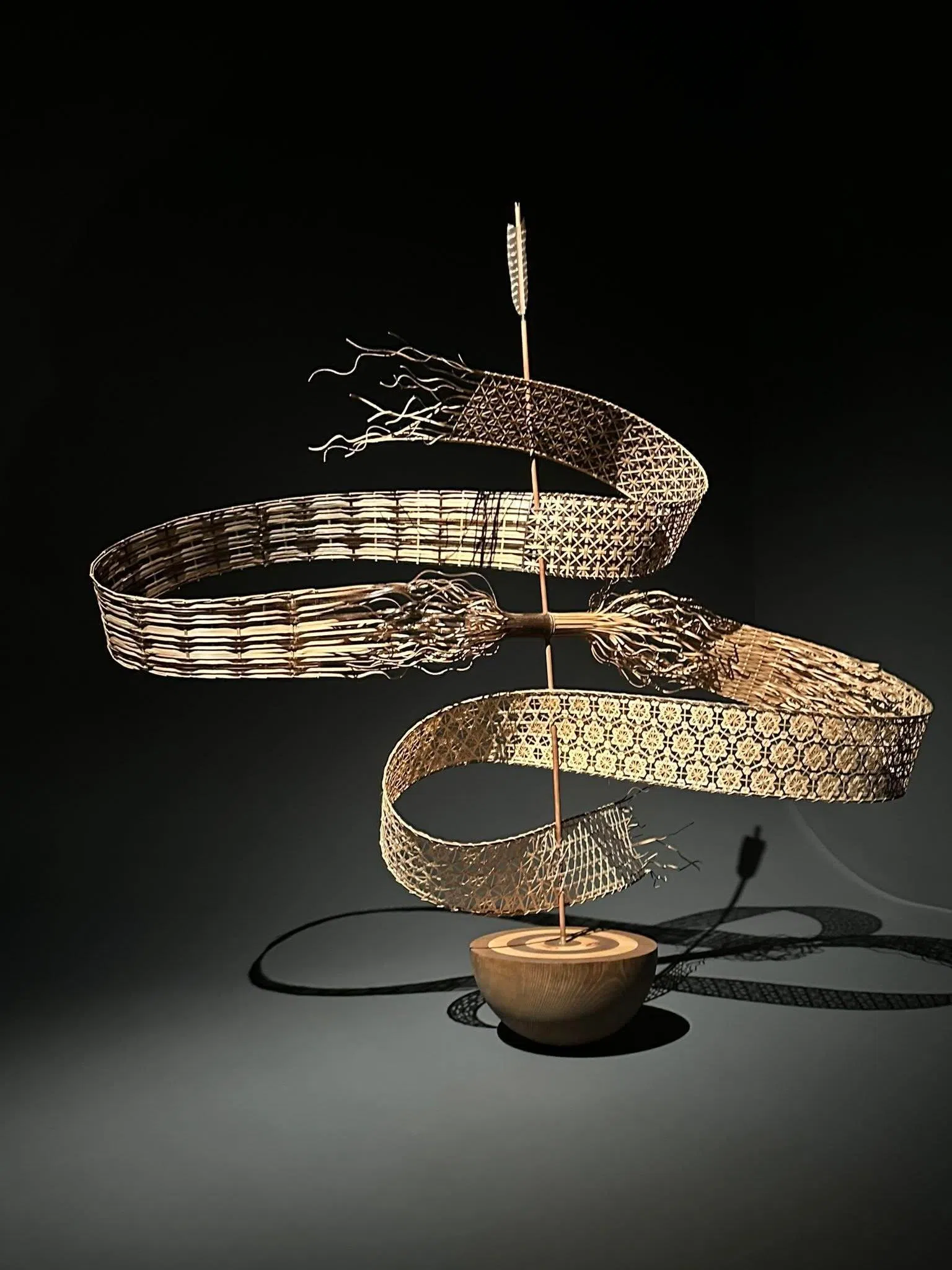 香港艺术家林嘉裕将传统竹蒸笼技术化为当代艺术装置《箭》。（香港艺术馆提供）