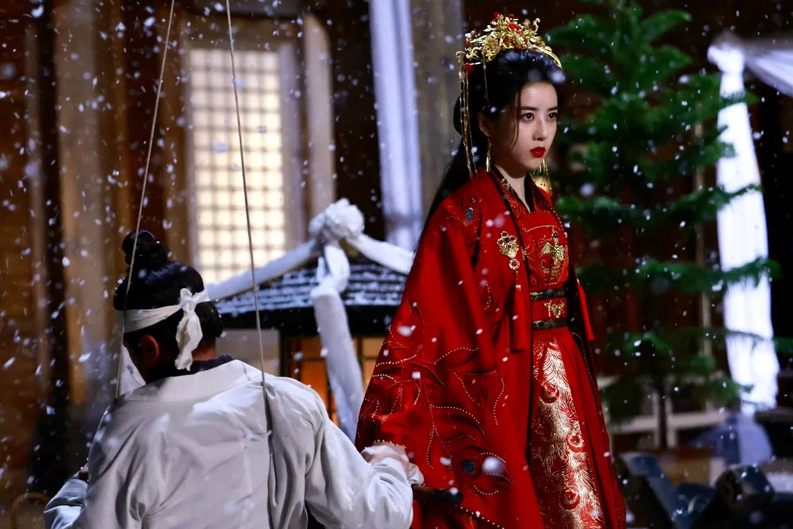 李凯馨2024年拍摄古装剧《掌中刃》，剧中饰演的顾鱼落，是她入行以来第一个相对成熟沉稳的角色。（取自艺人微博）