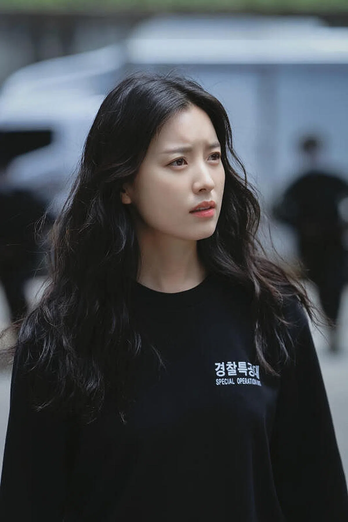 在《疫楼》中饰演特工队员，是韩孝周出道以来最刚强的角色。（Viu提供）