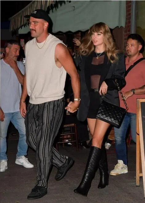 Taylor Swift（泰勒丝）与Travis Kelce（崔维斯凯尔西）被传签有婚前协议。（互联网）