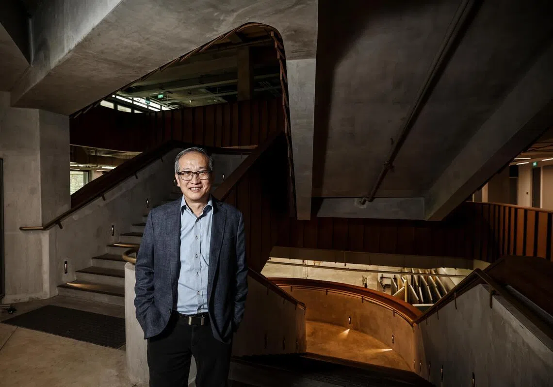 新加坡国立大学设计与工程学院副院长王才强教授接受《联合早报》专访。（陈渊庄摄）