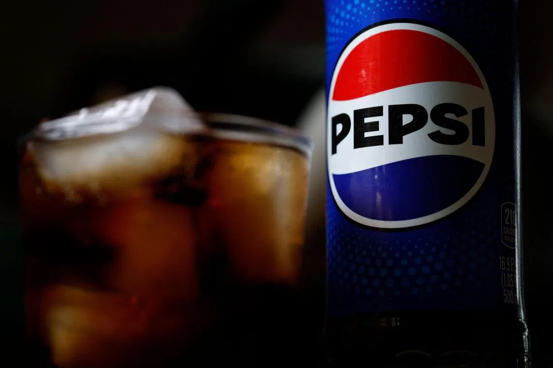 百事公司的产品需求疲软。在剔除价格和外汇波动的影响后，它在第三季的全球食品和饮料销量下降1%。（法新社）