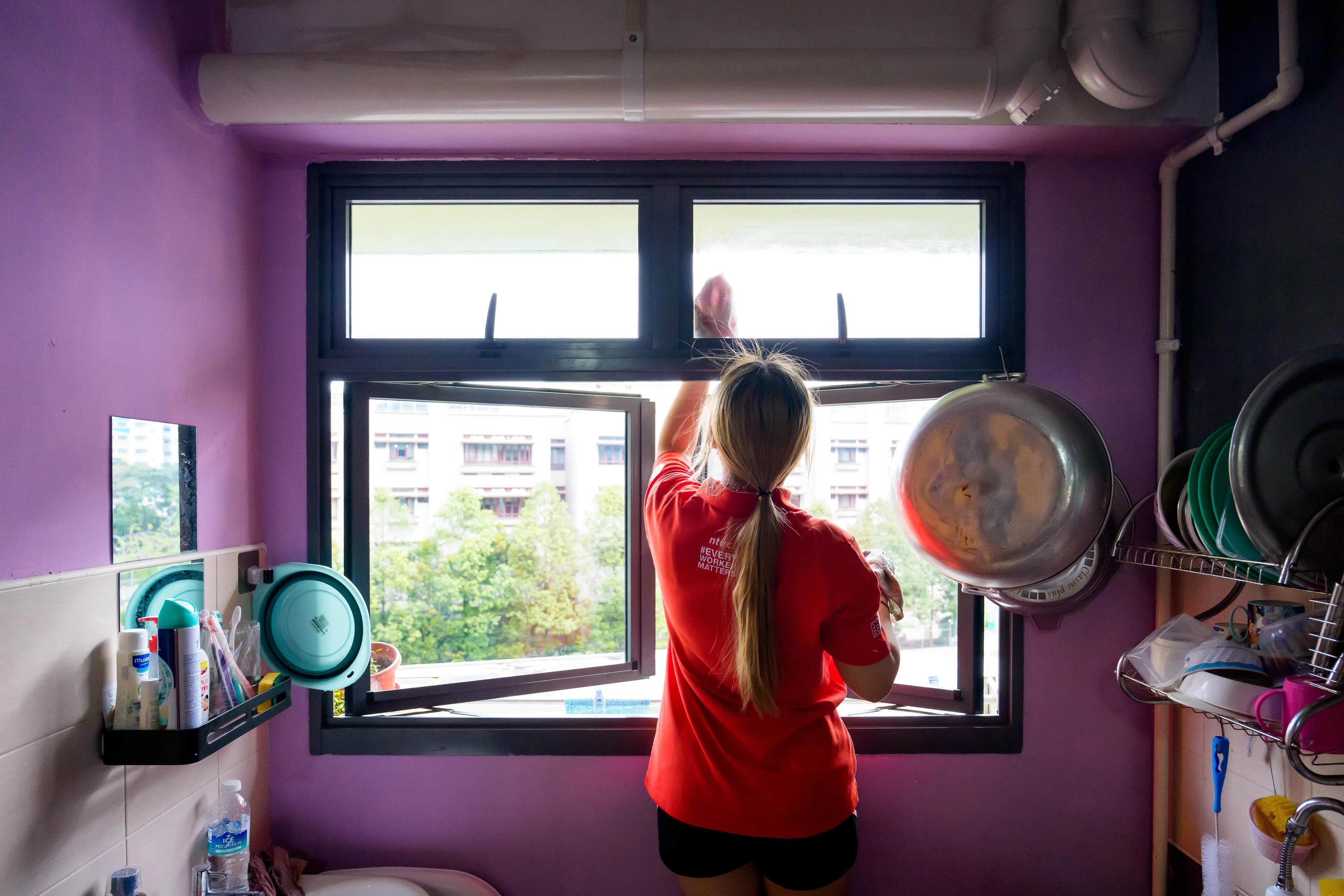 全国职工总会家居刷新计划（Home Refresh）迄今已惠及惹兰加由、拉丁马士和淡滨尼尚育区共61户低收入家庭。（全国职工总会提供）