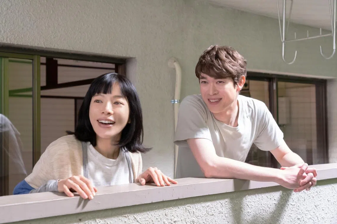 宫泽冰鱼（右）扮演秉持不婚主义的“尼特族”，将麦卷聪子（樱井友纪饰）引领进入食疗的世界。（互联网）