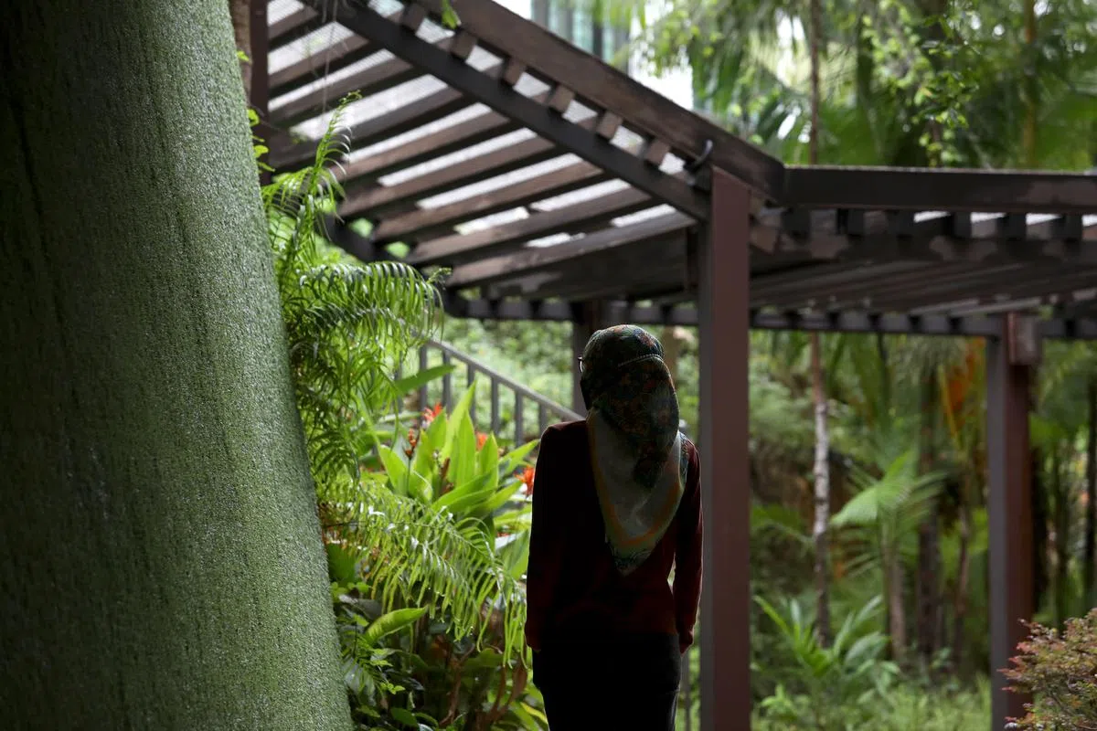 阿斯琳在家人的鼓励和扶持下，战胜舌癌。（龙国雄摄）