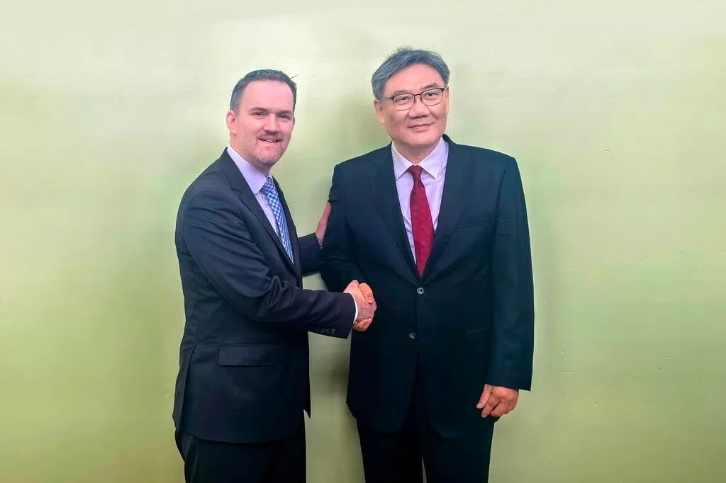 中国商务部长会见美国贸易代表：严正关切美国发起的301调查