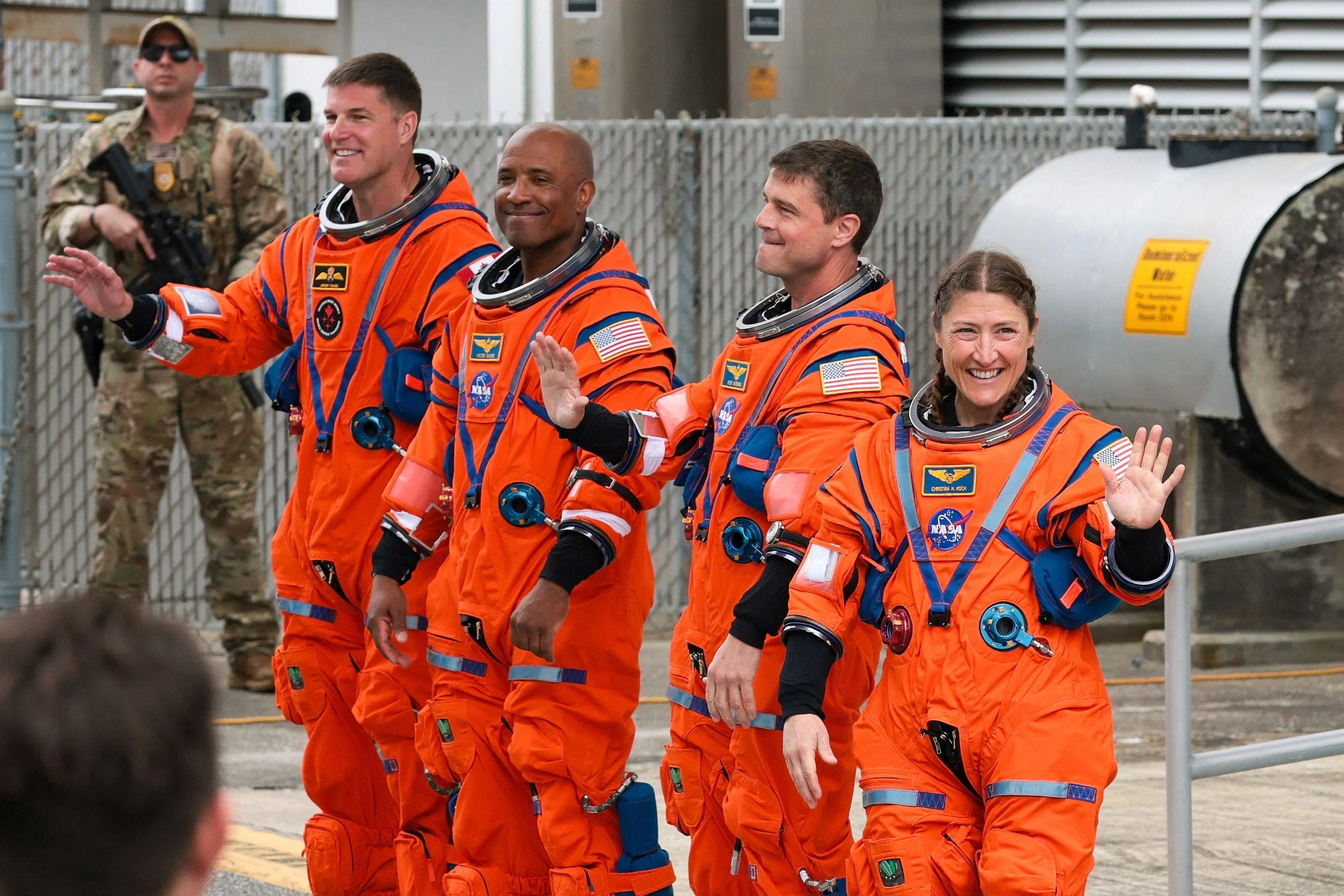 参与这次任务的四名宇航员分别为：（右起）任务专家科赫（Christina Koch）、任务指挥官怀斯曼（Reid Wiseman）、飞行员格洛弗（Victor Glover）以及加拿大人汉森（Jeremy Hansen）。（法新社）