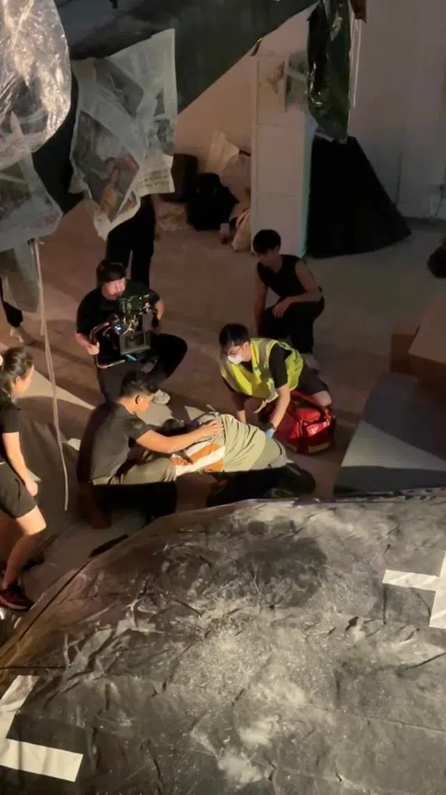 吴宇烽坦言，传统武打特技演员常抱着“敢跳就有工”的心态接活，片场难免发生意外。（受访者提供）