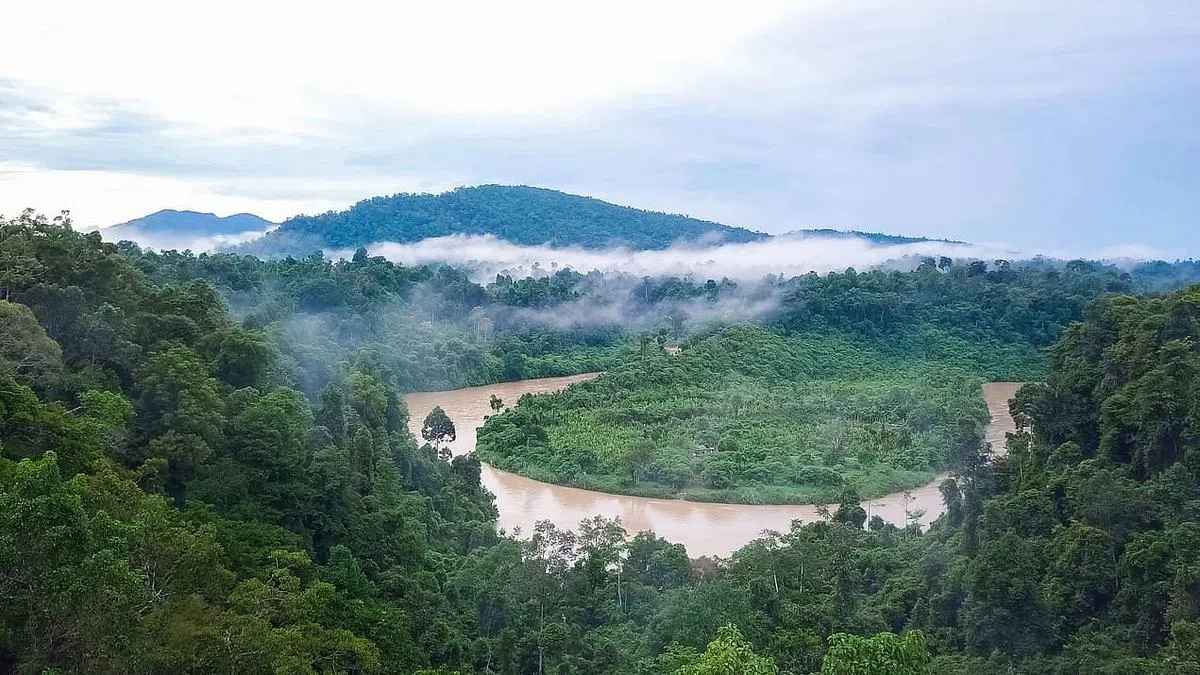 《印度尼西亚的最后捍卫者》展现勒塞尔火山国家公园的美丽。（互联网）