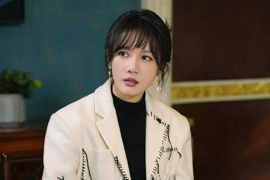 李墨之饰演的赵敏珊试图用债务问题逼路炎晨跟自己结婚，不过最后没有得逞。（互联网）