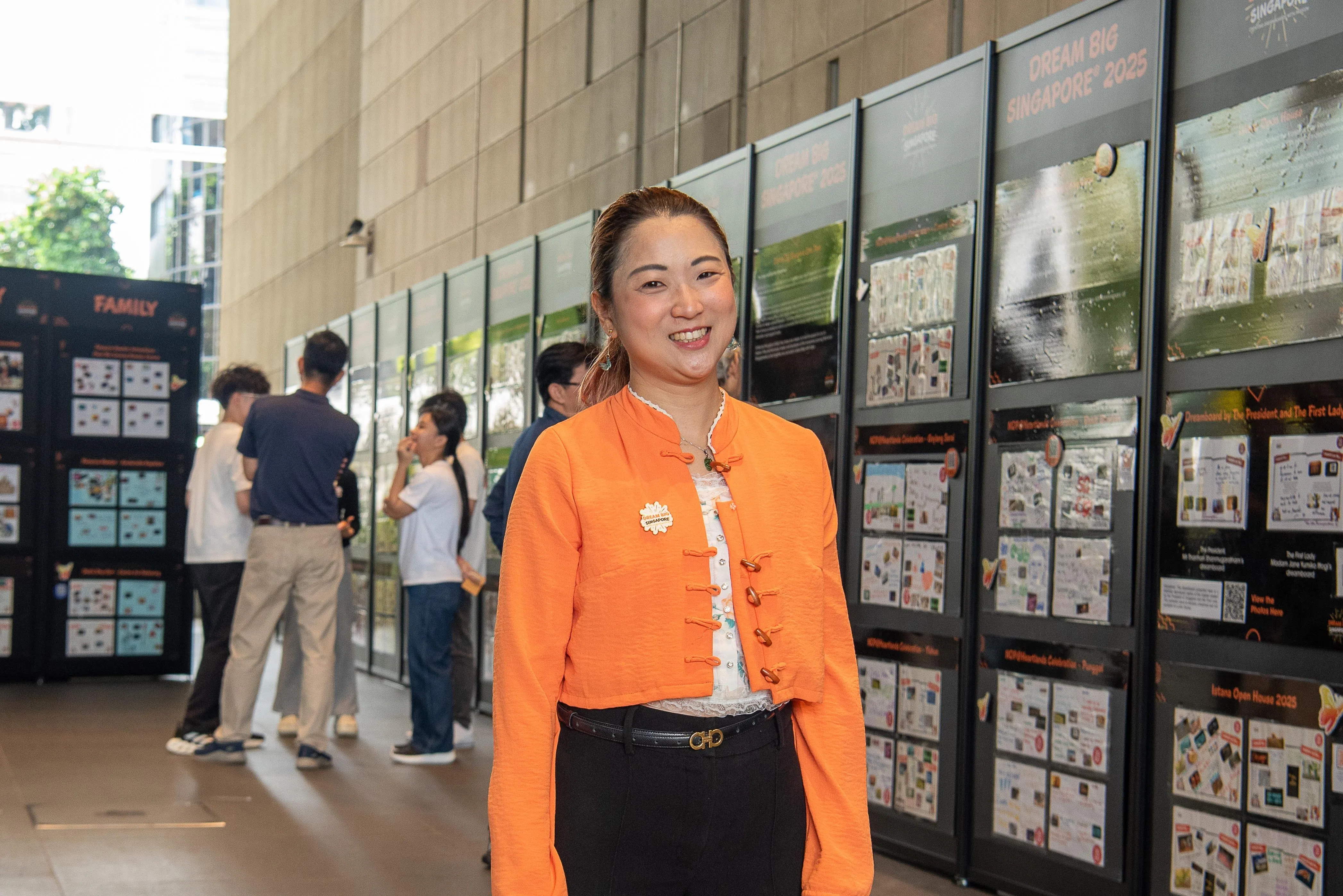 梦想板创始人林美岄发起 SG60梦想板计划，旨在为新加坡人打造一个有意义的空间，让大家停下脚步，反思个人未来与国家发展的期望。（新加坡政民合作署提供）