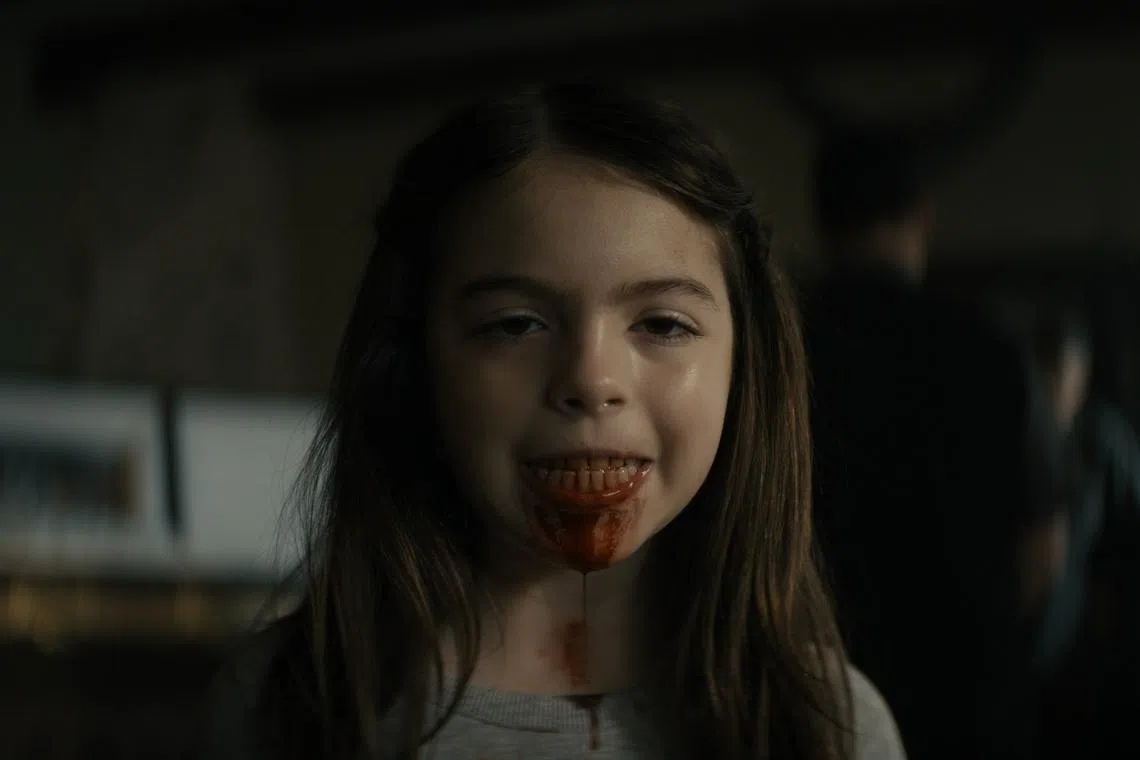 电影有一个关于假牙的情节，原来出自导演的真实经验。（华纳兄弟提供）