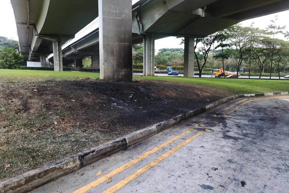 事故发生在朝实里达快速公路的淡滨尼快速公路，在进入中央快速公路的支路上。（邬福梁摄）
