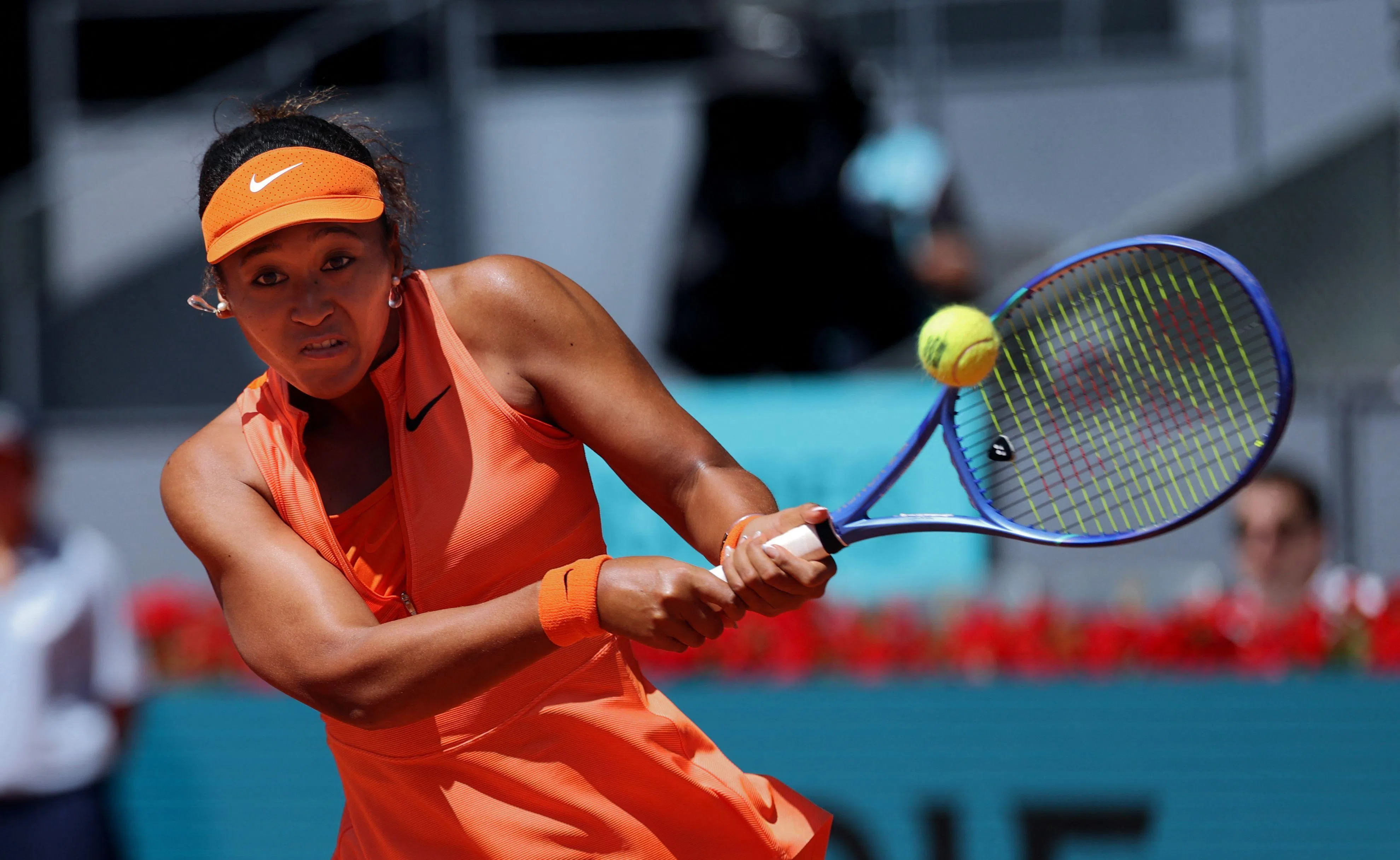 大坂直美拿下首盘胜利后，被对手反超。（法新社）