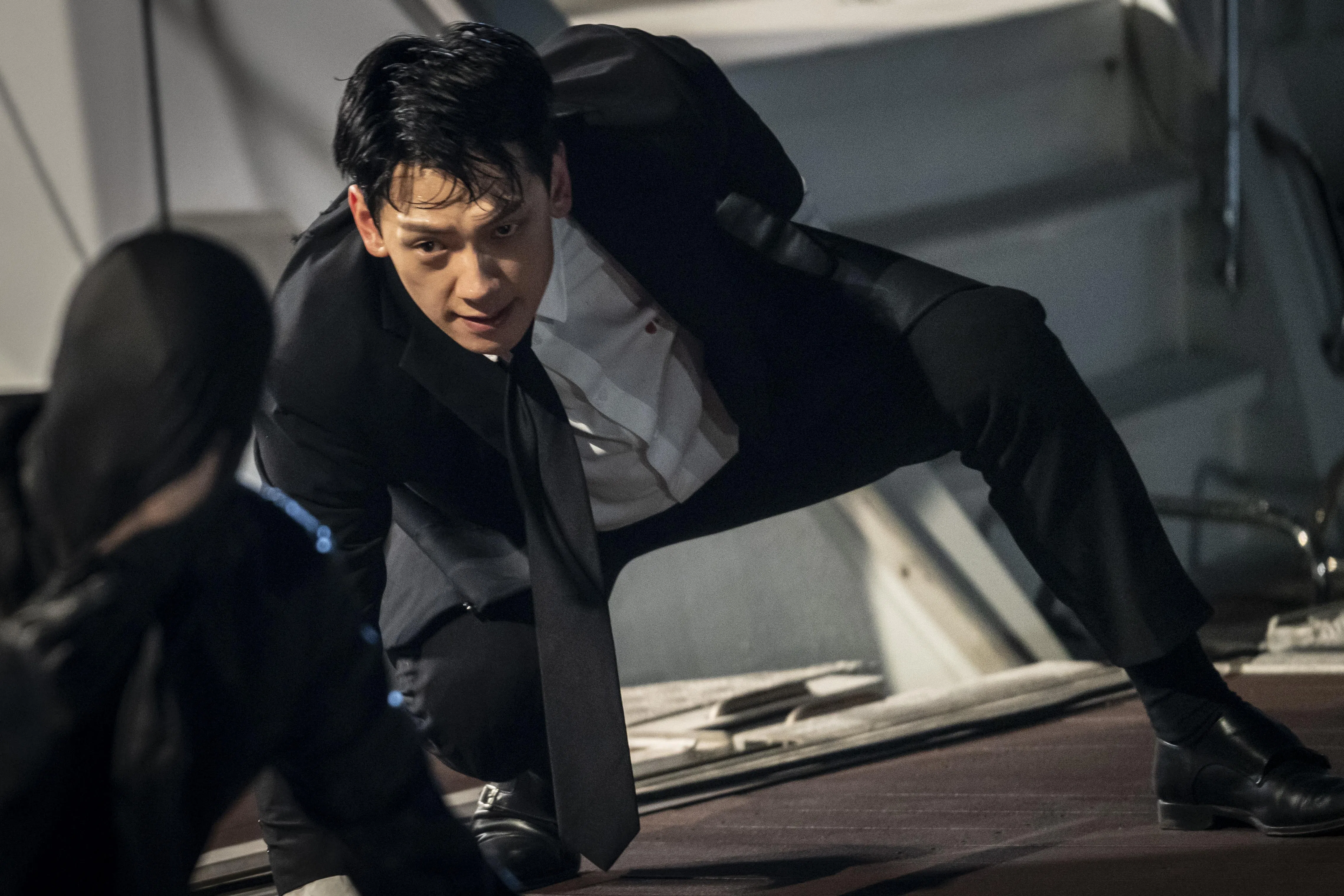 Rain拍摄《红天鹅》动作戏时，尽可能亲自上阵不用替身。（Disney+提供）