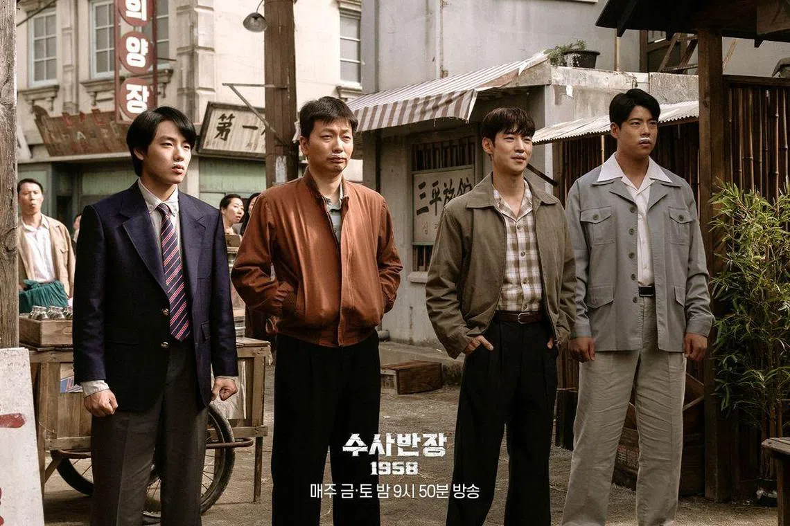 尹贤秀（左起）、李东辉、李帝勋和崔宇成在《搜查班长1958》是一组热血警员。（取自MBC IG）