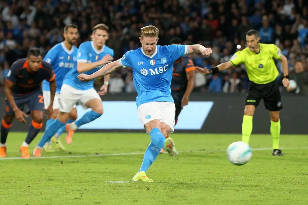 德布吕纳射入罚球后伤退 那波利胜国米登意甲榜首