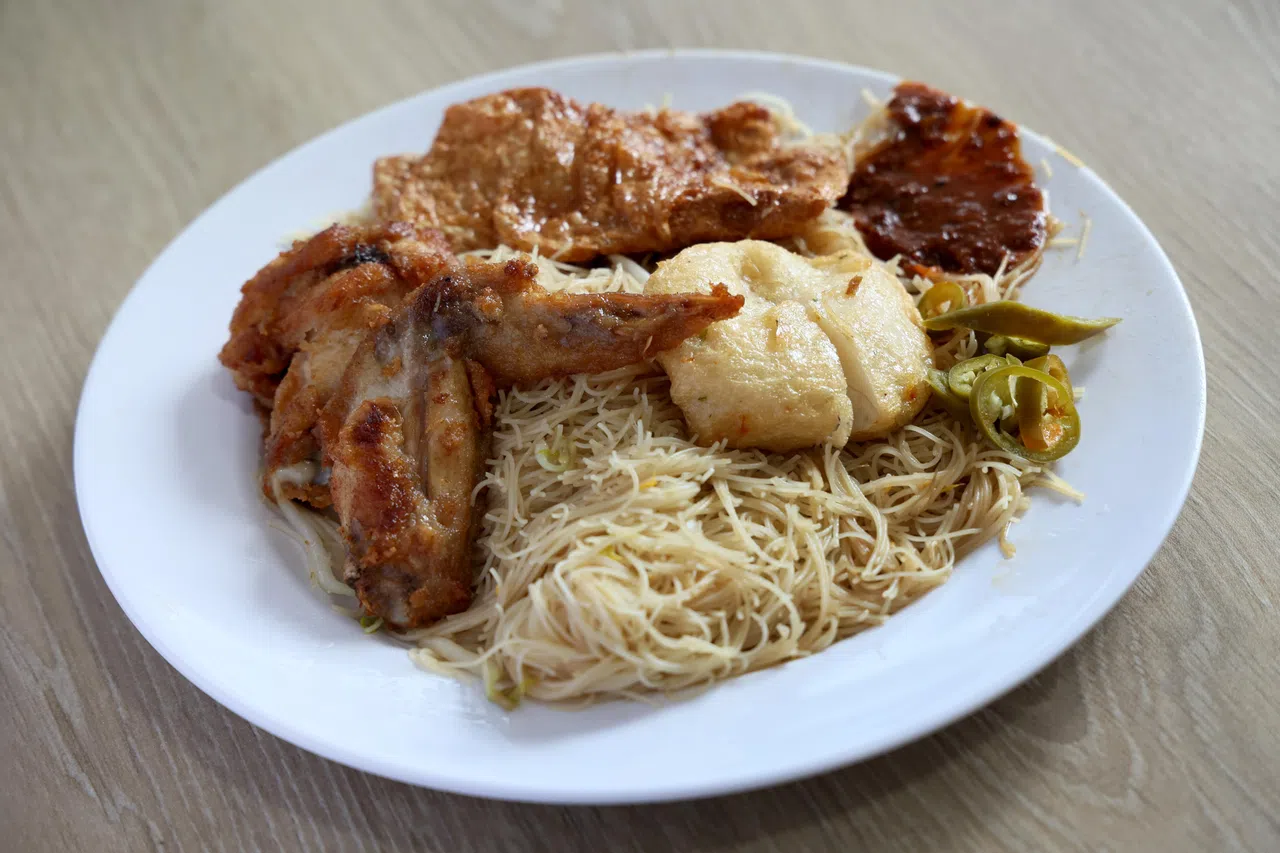 用高汤炒的米粉，米香味浓。（龙国雄摄）