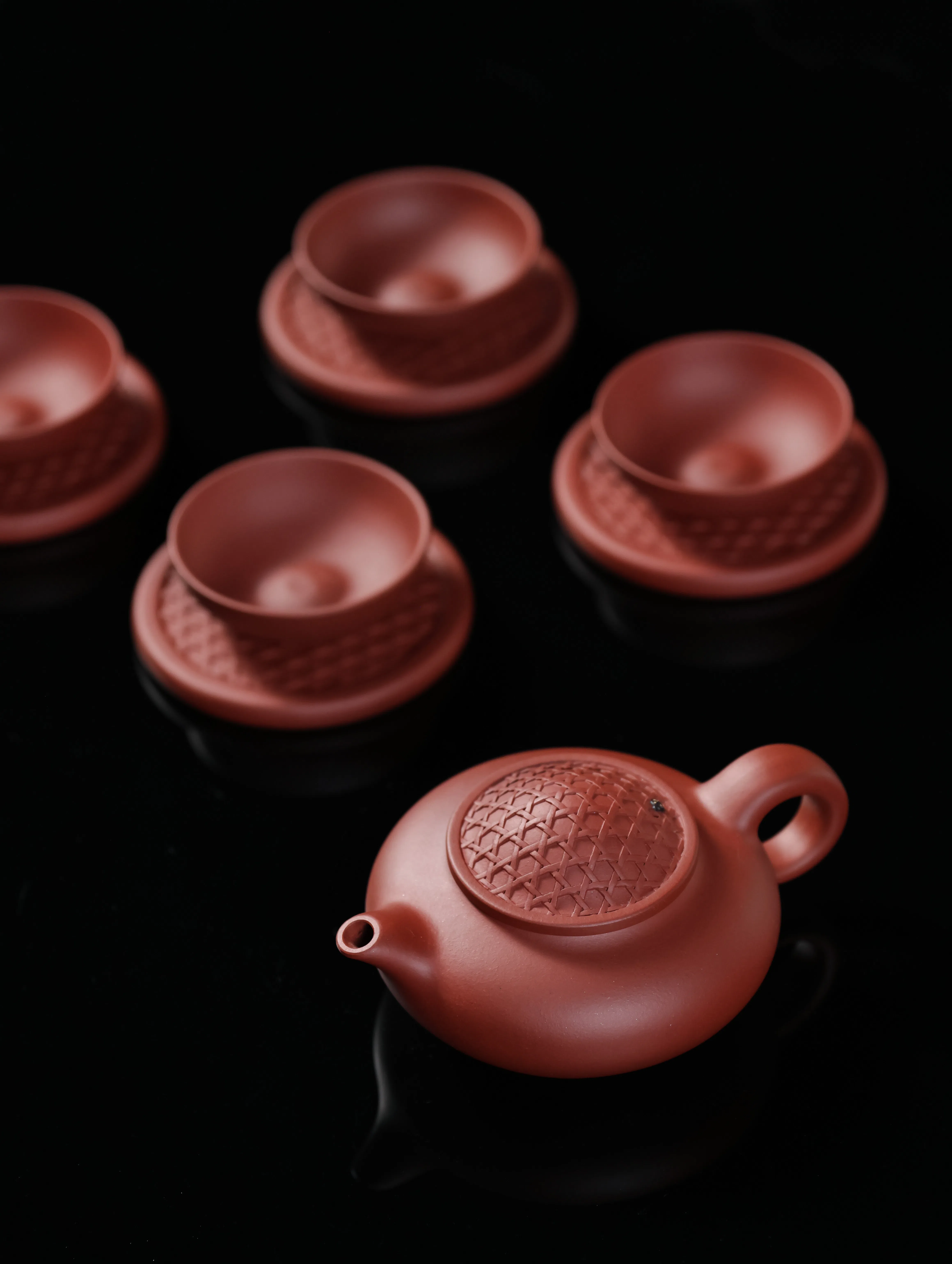 吕俊杰紫砂壶作品《澄杯》（套）。