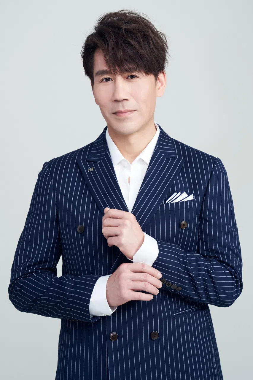 罗时丰（图）当年取代李茂山，和林淑容在台湾合唱《无言的结局》，一炮而红。                          （创时代提供）