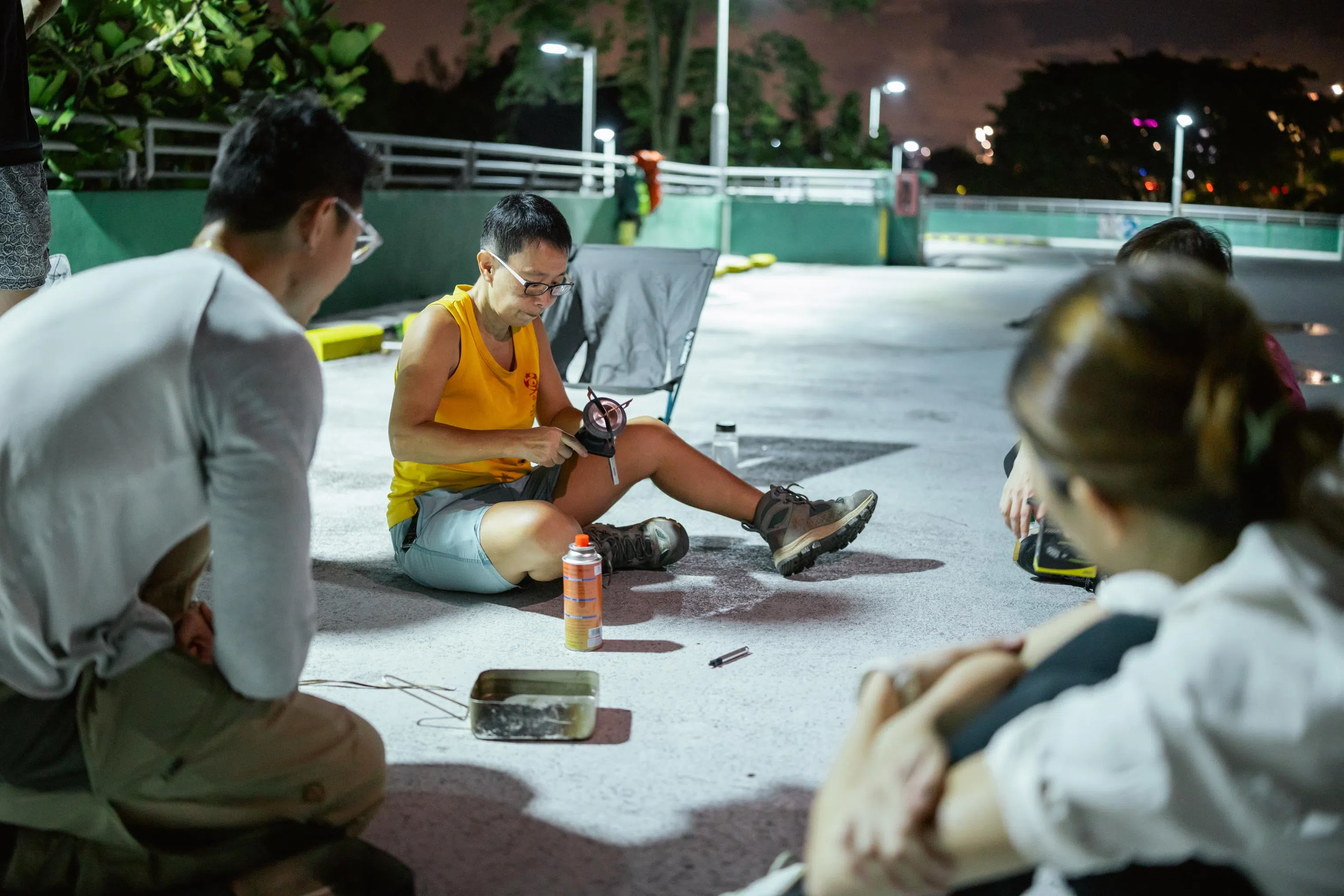 出发前的培训，参与者除了锻炼体能，还要学习如何使用露营器材如炉具。（Beyond Expeditions提供）