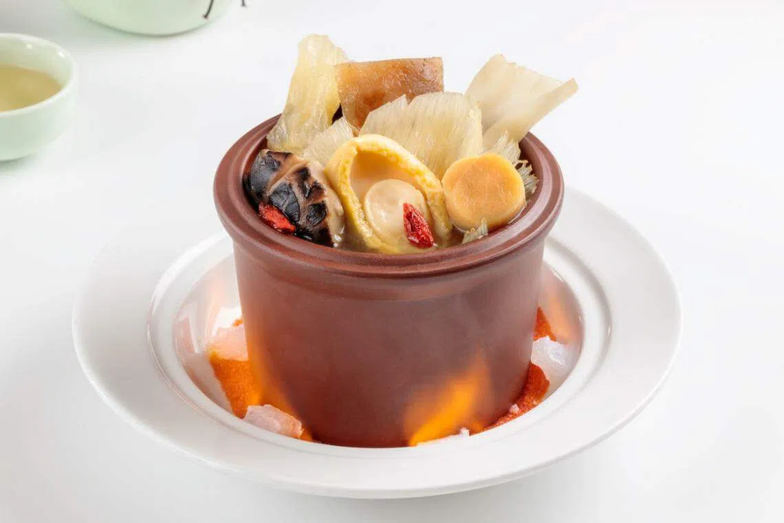 火焰迷你佛跳墙食材丰富。（餐馆提供）