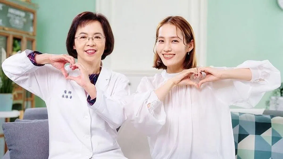 王棠云（右）受邀任“早产儿防护大使”。（互联网） 