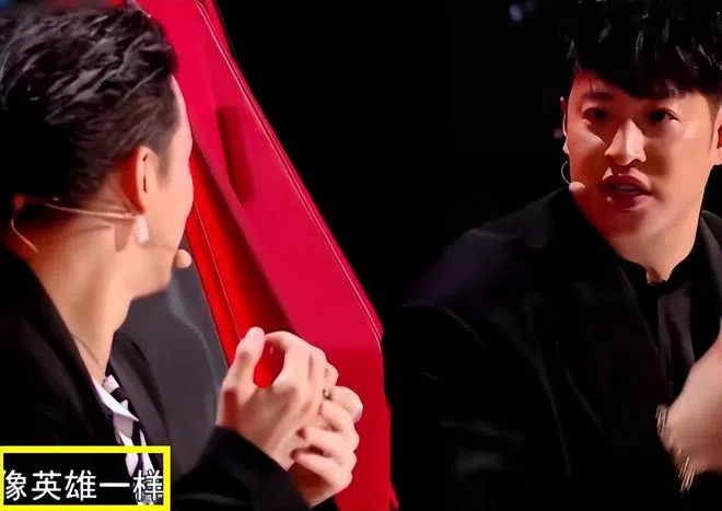 对于比赛的甄选过程，潘玮柏惊叹不断，对着薛之谦面面相觑。（互联网）