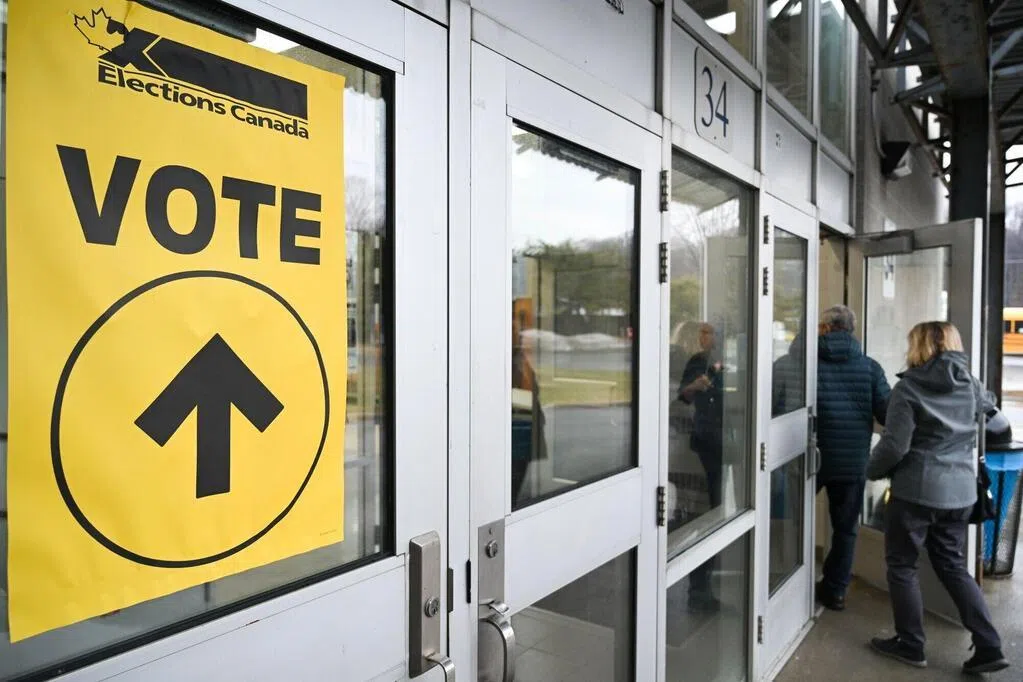 加拿大总理卡尼领导的自由党赢得两场关键的特别选举，在议会下议院确保了多数席位，这使他的政府能够更快地推进以扩大能源出口和减少对美国依赖的核心经济议程。