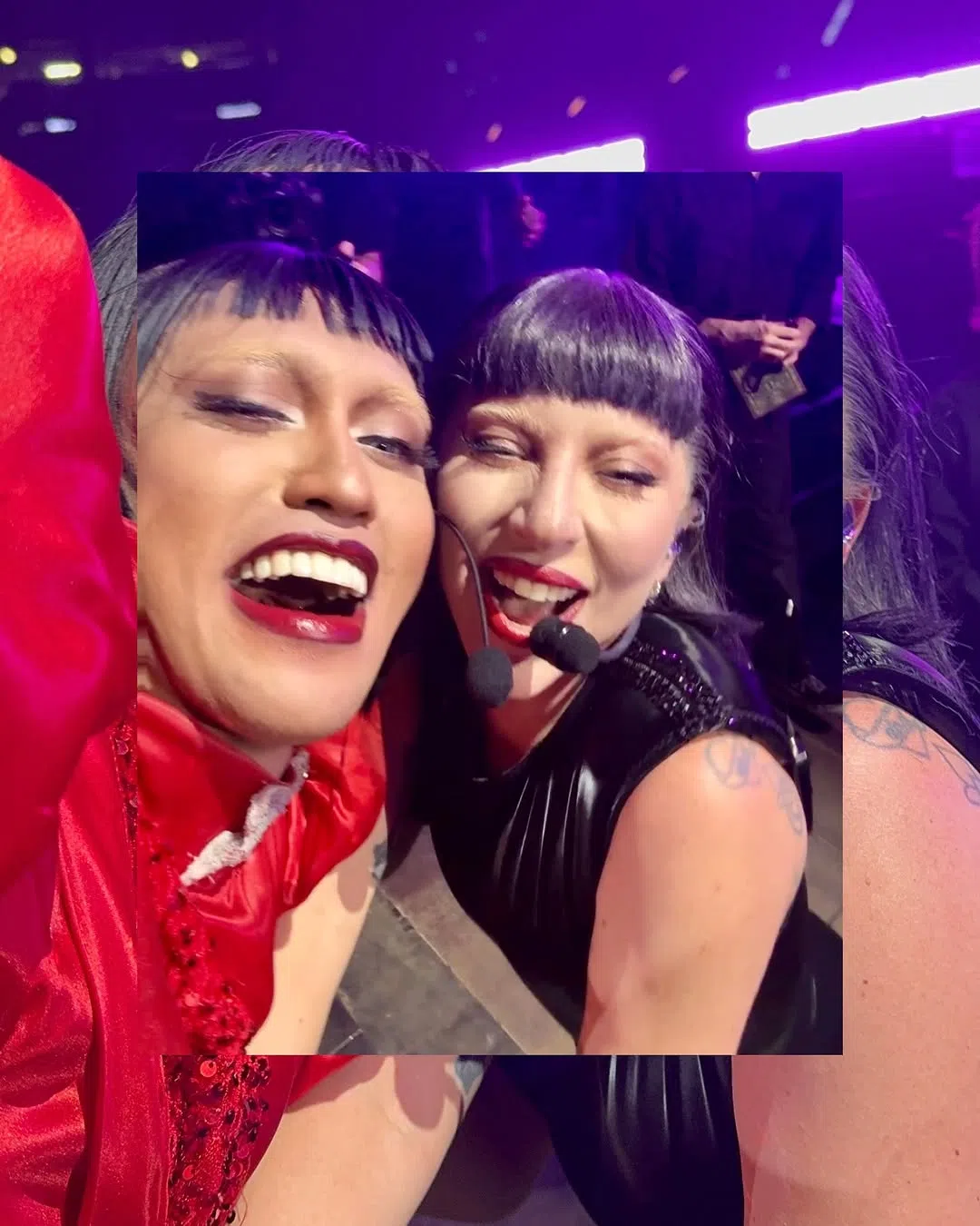 Lady Gaga走下台和粉丝互动时，和Lady Gagita合照。（取自Lady Gagita IG）