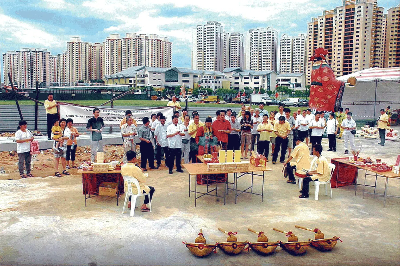 惹兰加由联合庙于2008年的动土仪式现场（受访者提供）
