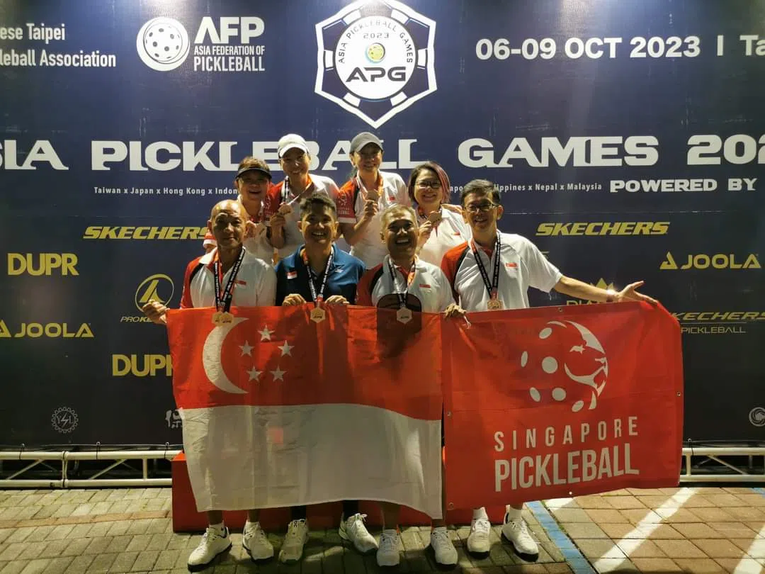 去年8月刚诞生的新加坡首支匹克球国家队，成队两个月后就在台湾举行的亚洲匹克球运动会的35岁以上组别赛事中获得季军。（取自新加坡匹克球总会脸书）