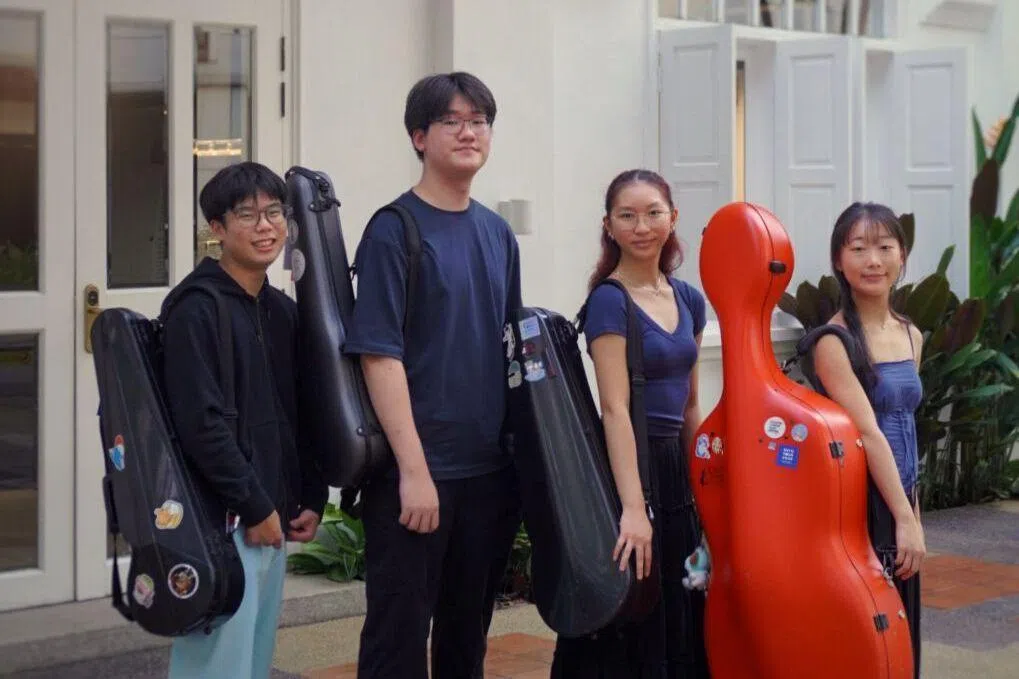 章孜忆（右二）说，音乐节工作坊改变了他们排练的思维方式。（受访者提供）