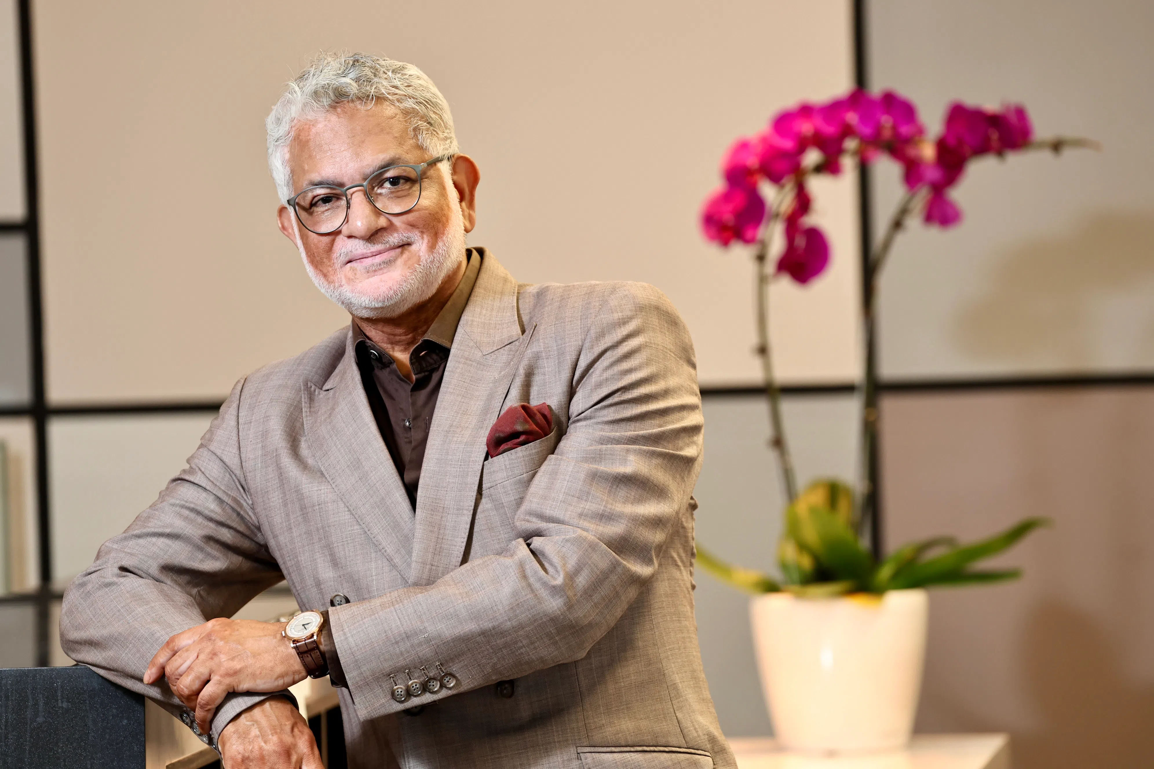 阿斯福尔乐于帮助弱势群体，要把40%财富用作公益。（陈来福摄）