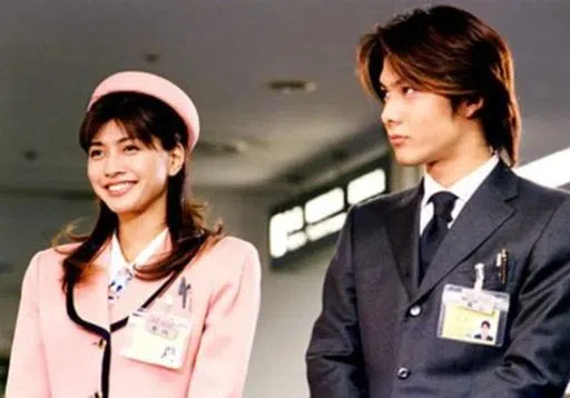 内田有纪（左）和柏原崇2001年合作日剧《未来空港》。（互联网）