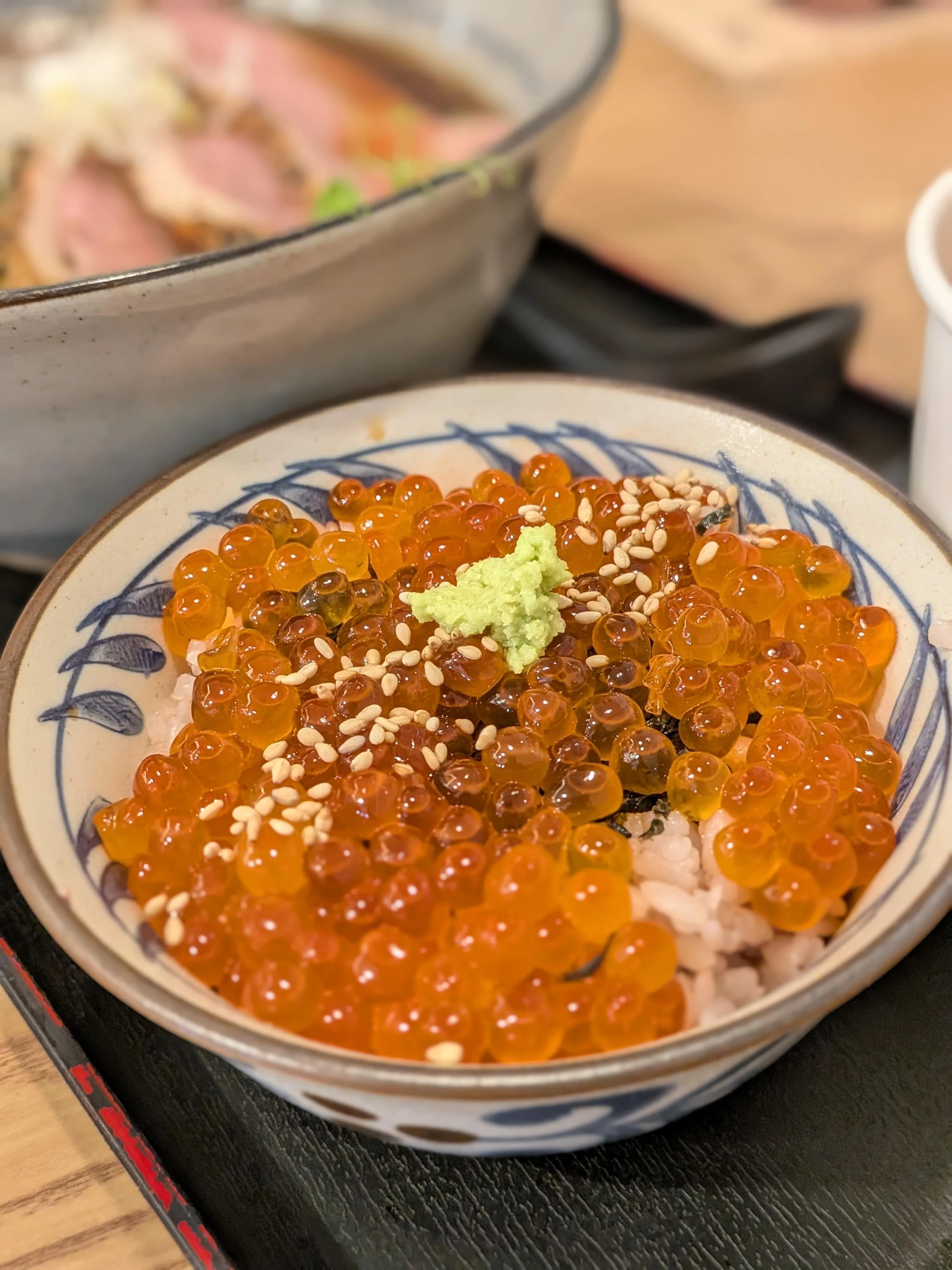 用人像摄影模式拍摄食物很出色，看起来具立体感与诱人质感。（黄少伟摄）